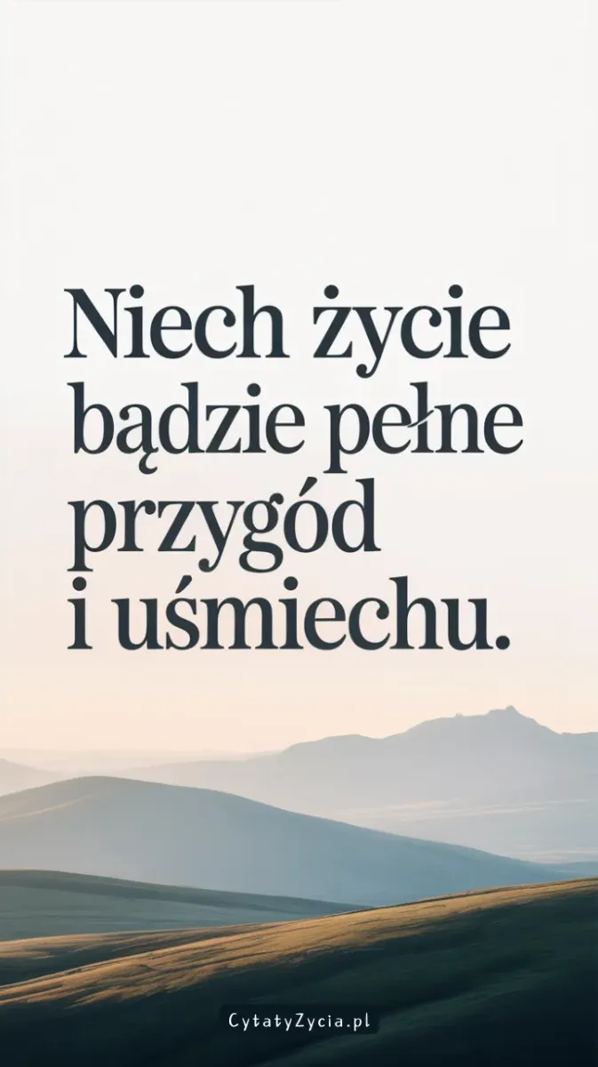 Tort urodzinowy udekorowany błyszczącymi świeczkami